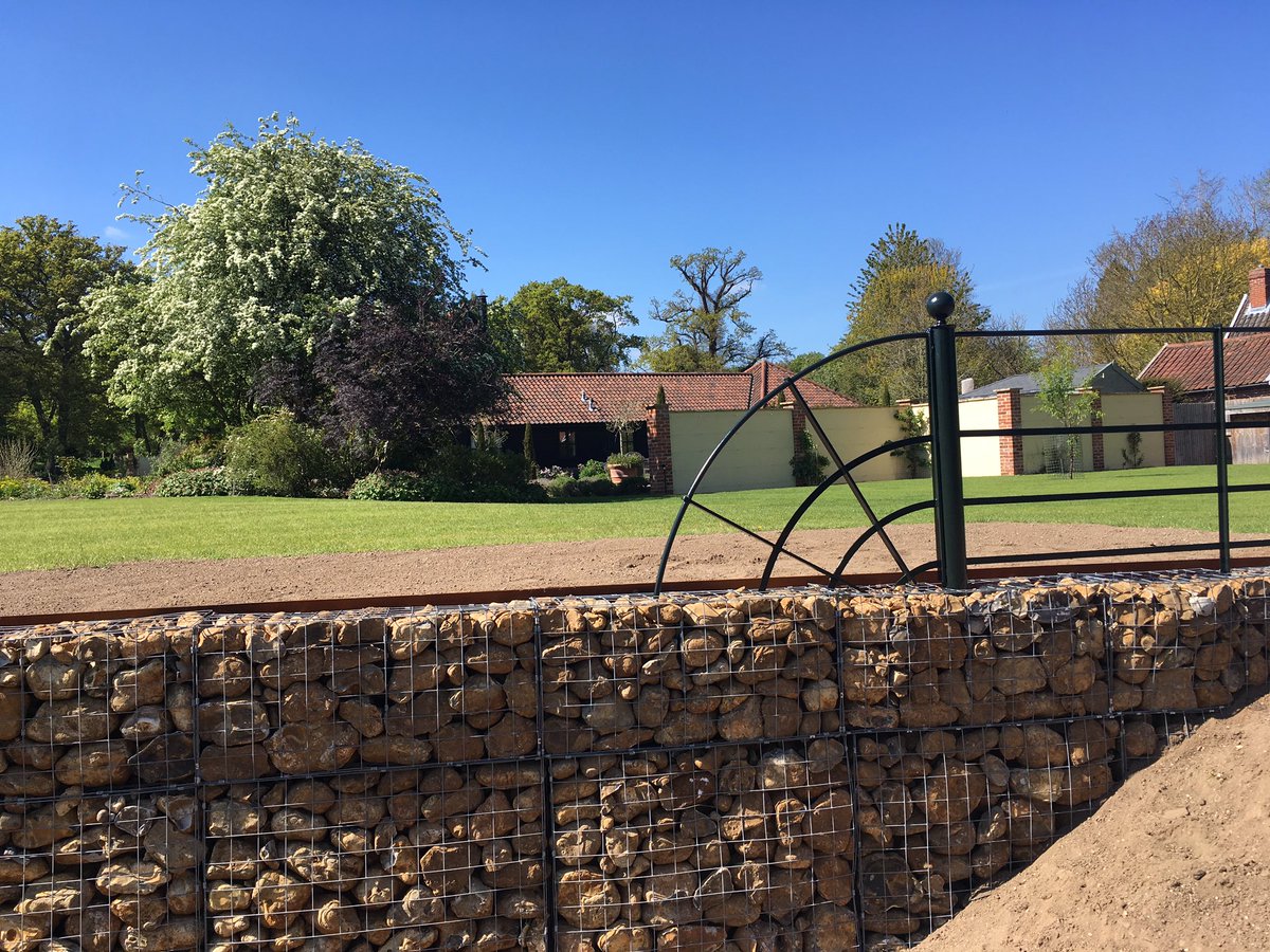 SPSystems_ltd's tweet photo. Estate railings to match gates, we offer it all. #fencing #security #gates #AccessAutomation #accesscontrol #smartprotectionsystems https://t.co/v97LPWXFEq