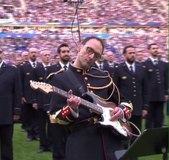 The Garde Républicaine playing an Oasis song, what else? 🇬🇧🇫🇷 #GodSaveTheQueen #LibertéEgalitéFraternité