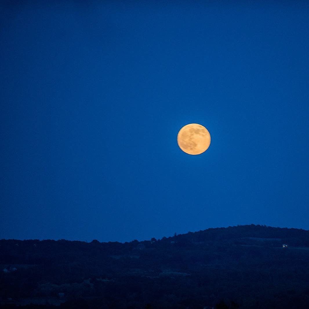 HamiltonCollege's tweet image. John Werner '92 captured this #moon over Clinton while he was back on campus for #Reunions17. @ClintonCCNY @allthingsutica @uticaOD