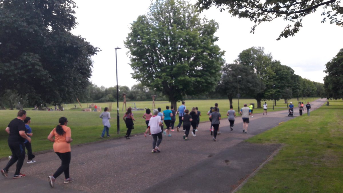 ActiveSlough's tweet photo. Hands up if you havin' a good time 👐 Run with Active Slough taking over Upton Court Park tonight 👣💚♀🏃🌳#loveparks #getfit4free #running https://t.co/sJibpDOZ90