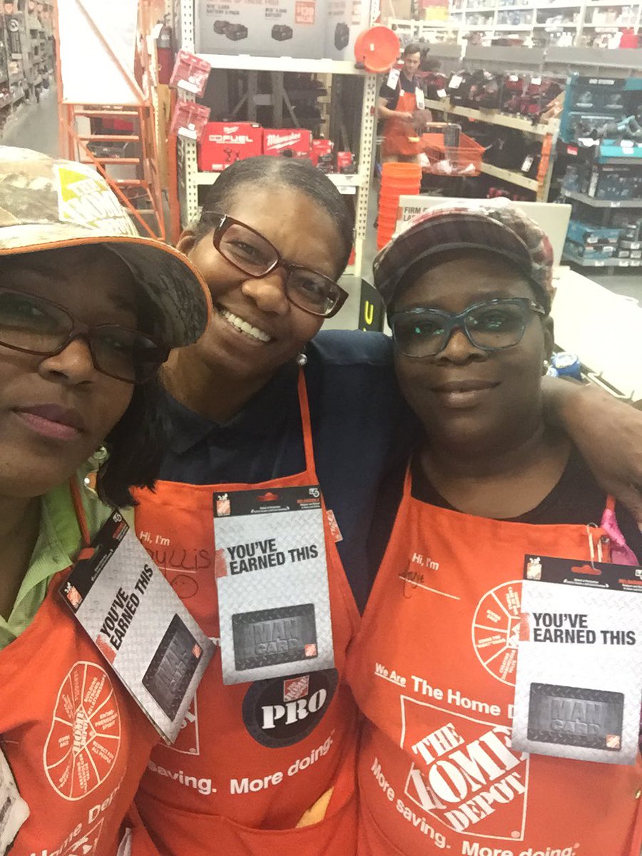 #giftcardchallenge Store 0385 cashiers ready with gift cards for Father's Day. @WebbfWebb