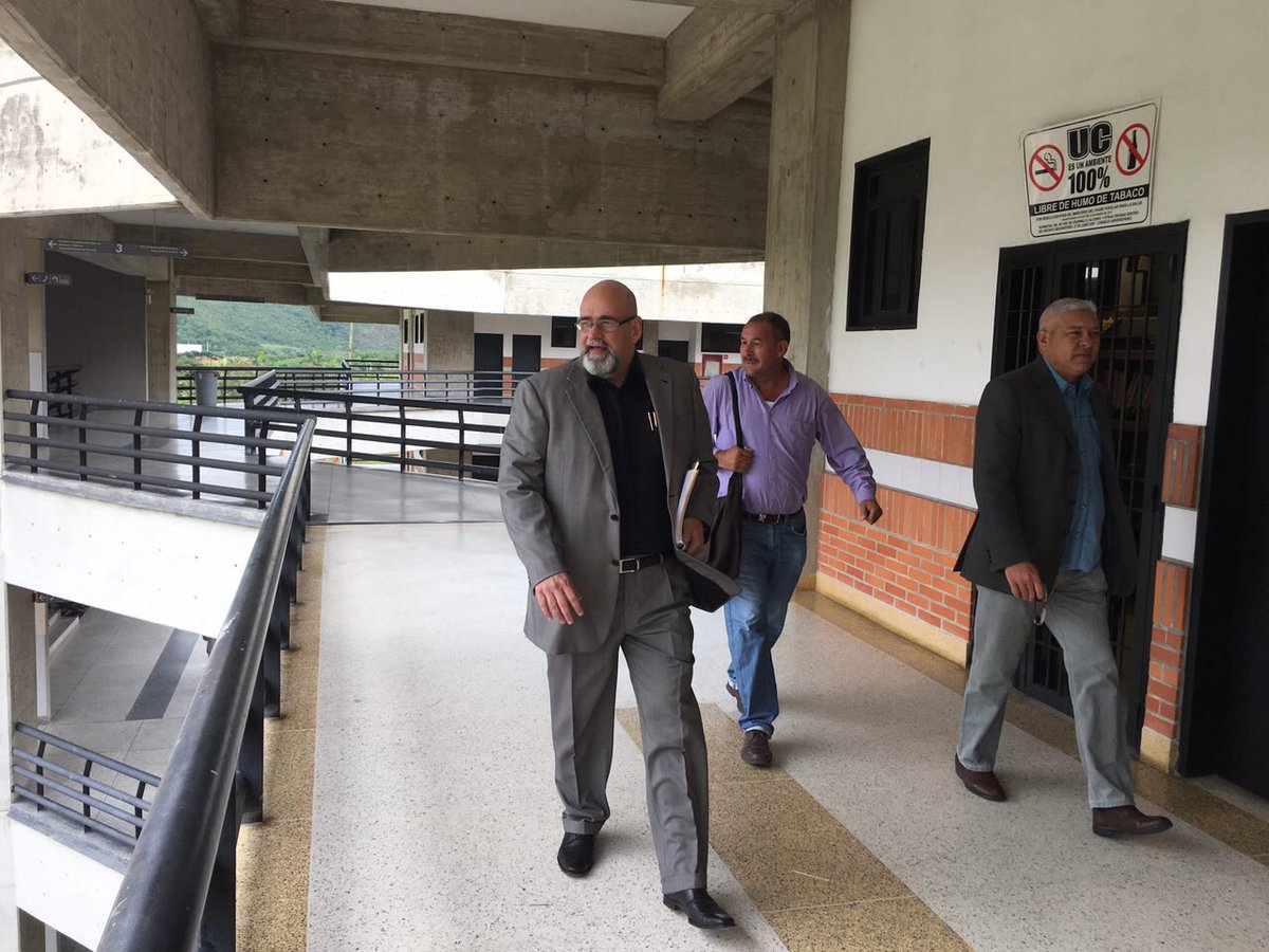 AmeliachPSUV's tweet photo. Saliendo de Campus Bárbula  UC después de defender Trabajo de Grado para optar al Título de Magíster en Historia de Venezuela. https://t.co/PgILfttdFN