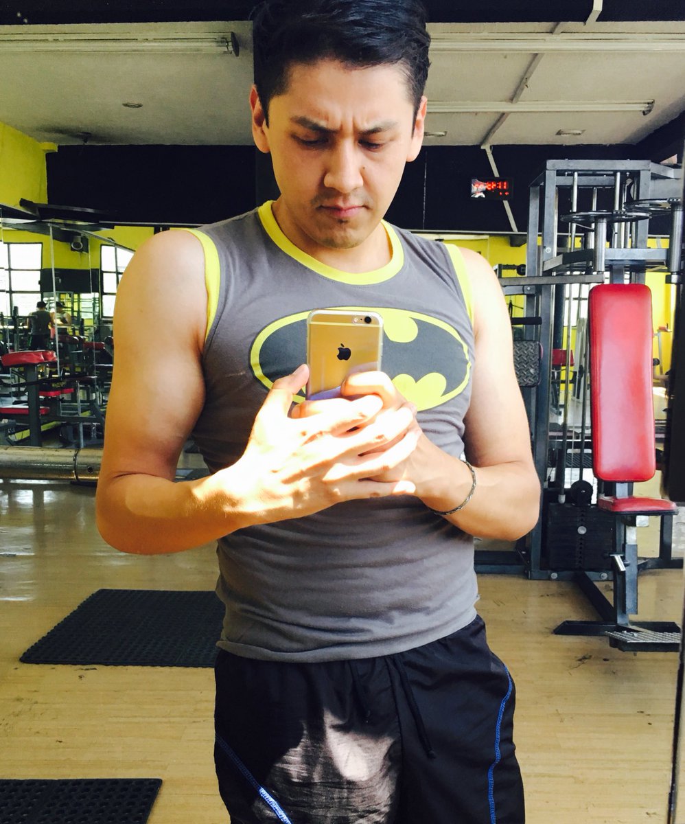 batirob's tweet photo. Como sobrevivir a una calurosa tarde de martes ... #Representando #BMCrew #SelfDestruction #Selfie #workoutmotivation https://t.co/Filu7Ln8sg