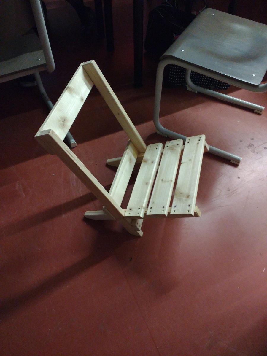 captain_scorpio's tweet photo. Erster Prototyp für einen Stuhl im @raumzeitlabor gebaut. Nachbau der Stühle von der #MRMCD16 https://t.co/F6XwupK90n