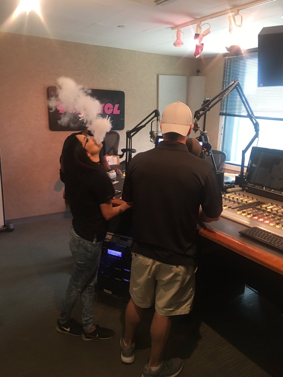 theeagledallas's tweet photo. Don't miss out on the @DFWvapor1 Father's Day sale this weekend- $10 e-liquids Saturday &amp; Sunday! #DFWVAPOR #RussMartinShow https://t.co/Zc705I3YG4