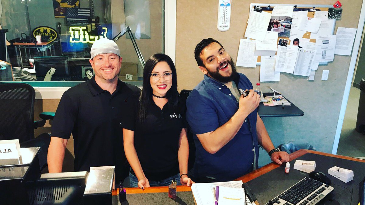 DFWvapor's tweet photo. Awesome Shoot With @971theeagle 😇💨💨 Stay Tuned For The Video Upload! 🔥🔥https://t.co/sBsLuZ5C2H 💨💨 #971theeagle #russmartinshow https://t.co/XcLNewoDAR