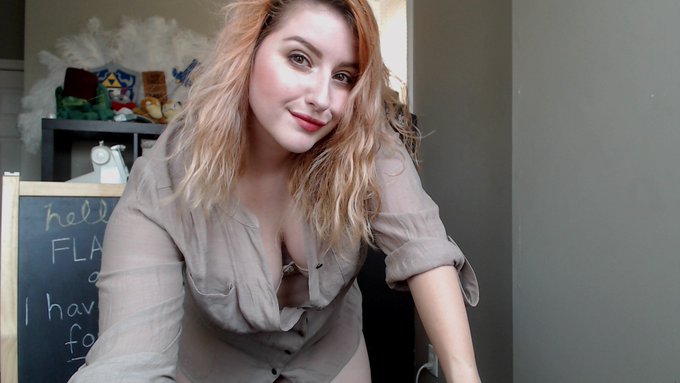 Here I am! https://t.co/Y8eq07LuDp https://t.co/mpSQVnIaZB