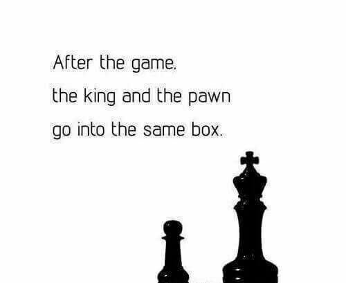 roohollahalavi's tweet image. وآن هنگام
که بازی به سر آید..
شاه و 
سرباز
هر دو در یک جعبه قرار  میگیرند..!!!