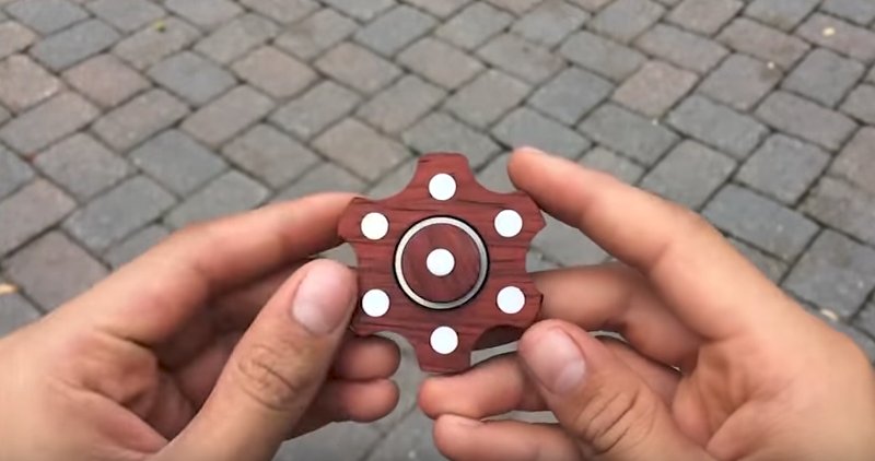 #FidgetSpinners are the latest trend in fidget toys. Here are some cool handmade ones. business.facebook.com/CarbonKlean/vi…

Credit: Top 5 AllTime