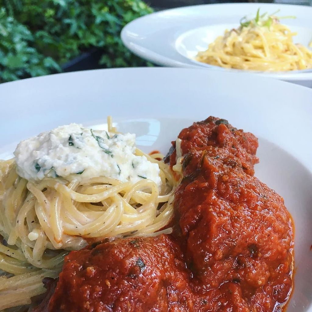 DistrictLocal's tweet photo. Cloudy with a chance of meatballs. 🍝
#districtlocal #ontheDLtip @glowbal_group #vancouver #vancouverbc #meatballs… https://t.co/waOGlsw5PP https://t.co/IckMRzvK9T