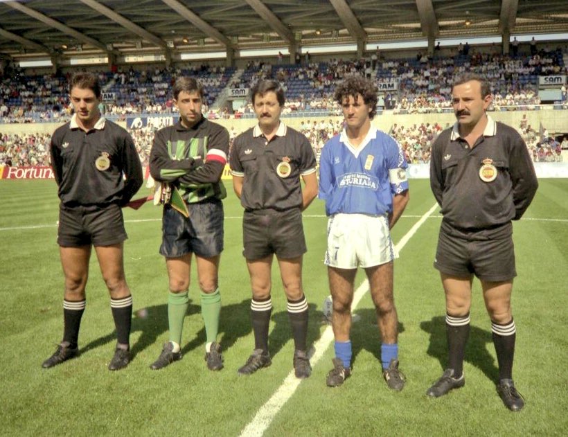Pedro Alba y Berto con los colegiados de aquel encuentro. Fuente: X.