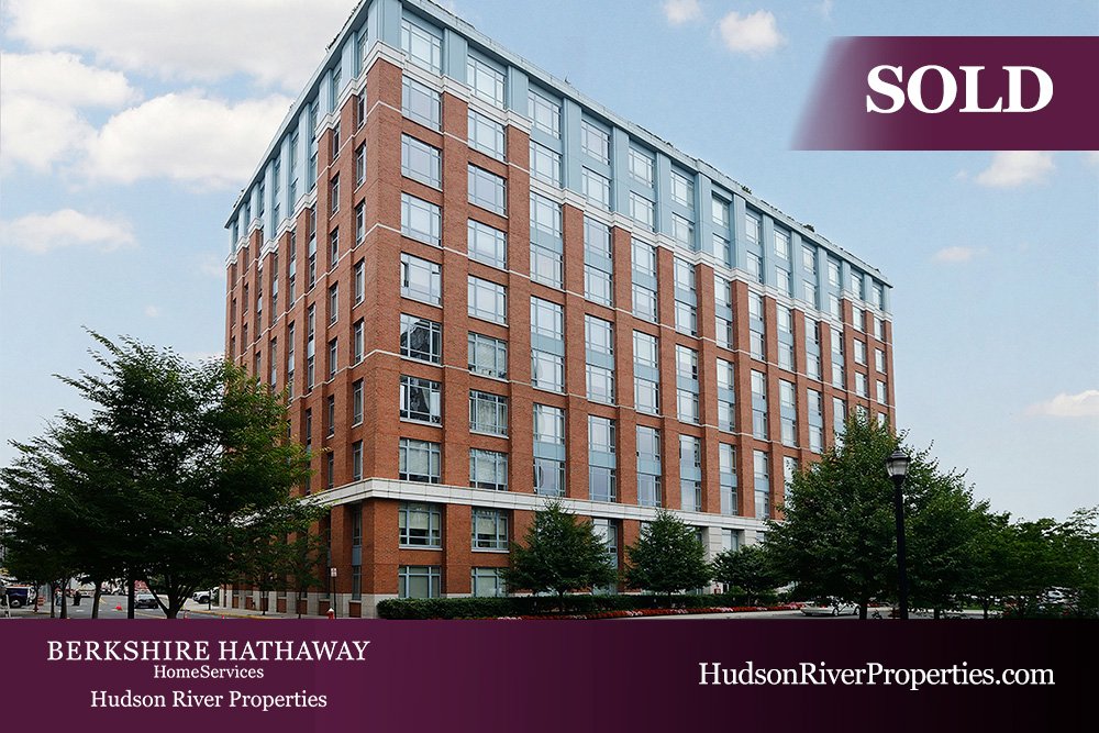 BHHS_Hoboken's tweet photo. #SOLD A beautiful &amp; spacious luxury condo on Hoboken's waterfront⚓ 
#Hoboken #NJrealestate #WelcomeToHoboken https://t.co/OfRRDRHH5z
