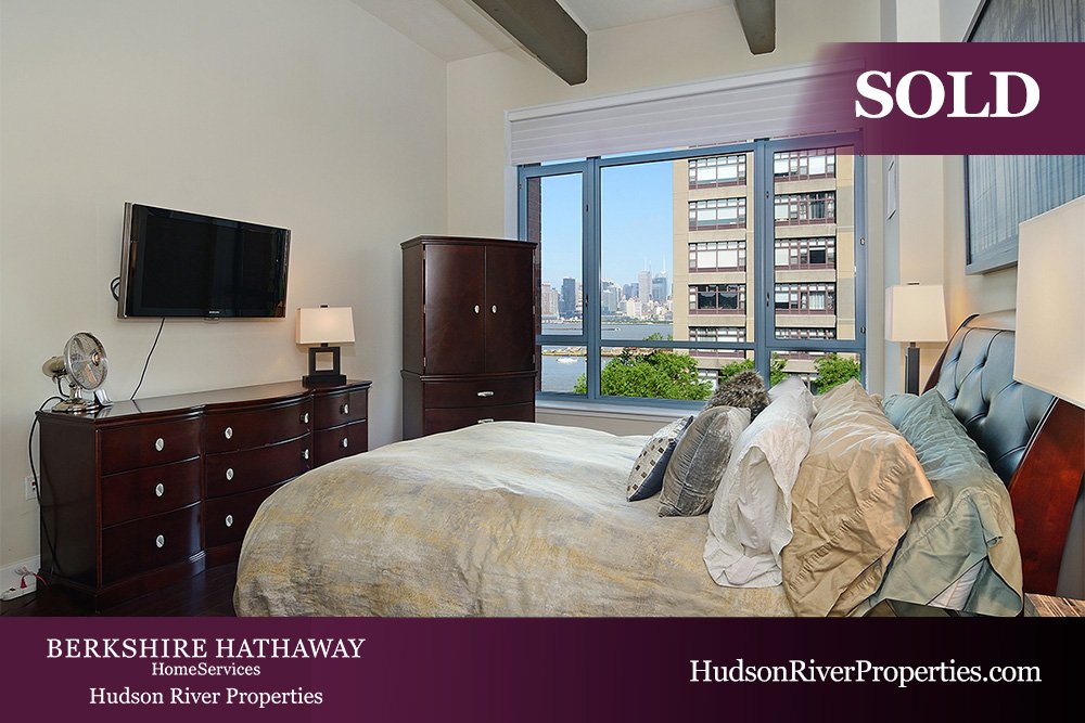 BHHS_Hoboken's tweet photo. #SOLD A beautiful &amp; spacious luxury condo on Hoboken's waterfront⚓ 
#Hoboken #NJrealestate #WelcomeToHoboken https://t.co/OfRRDRHH5z