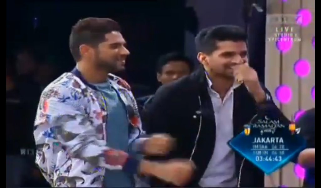 Enonirwan2's tweet photo. @Vishal_singh786 #angkit give @aytingnew92 spirit tp yg nyanyi #ruben and I will always mujaer hihi koko kck bngt https://t.co/A3jttPuqQE
