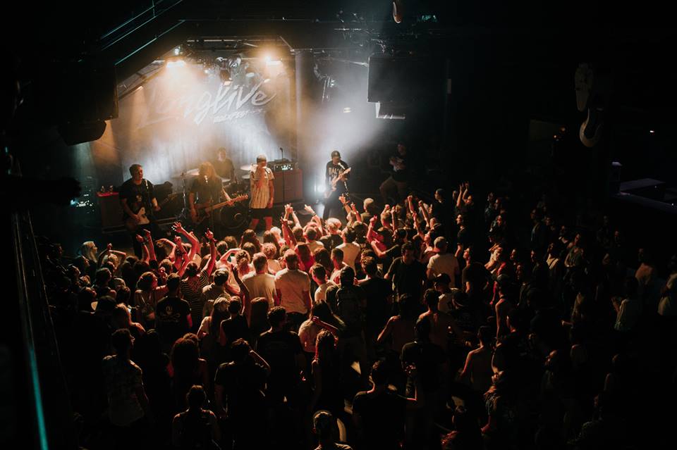 ChampsUpdates's tweet photo. State Champs at #LongLiveRockFest in France // 📷: Doug Elliott https://t.co/8yioF7BxL4