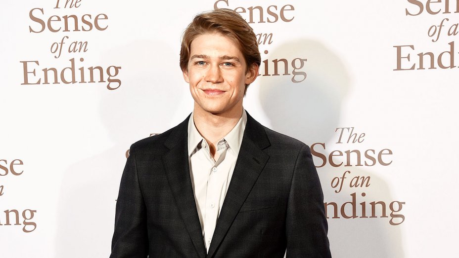 Exclusive: Joe Alwyn joins @MargotRobbie in 'Mary Queen of Scots' thr.cm/yg02z7
