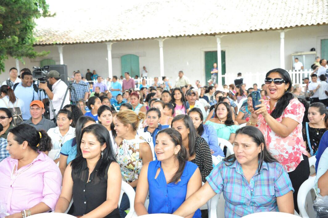 Ecofogones, letrinas, pisos y techos son algunos beneficios que recibieron 800 familias del municipio de San Marcos de Colón. #VidaMejor