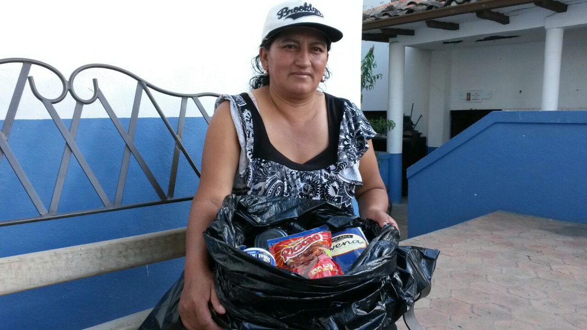 MikhunaBAA's tweet photo. Entregamos cada semana canastas de alimentos a decenas de familias que se encuentran en estado de inseguridad alimentaria.#FoodBank #Mikhuna https://t.co/6wNHhAoHX1