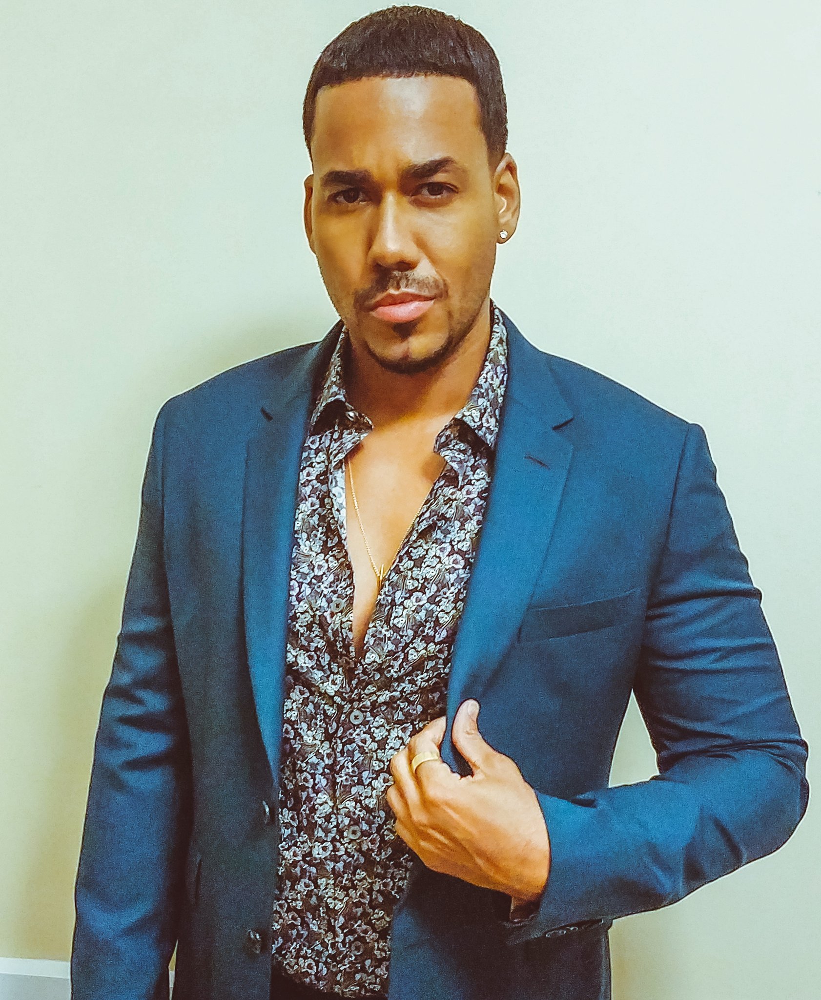 romeo santos on twitter nuevamusica newvideo golden romeo santos on twitter nuevamusica newvideo golden