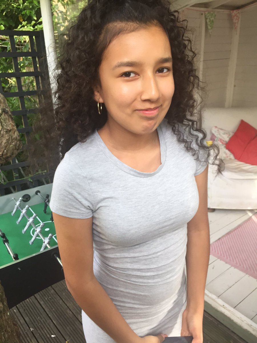 My 13 year old niece Jessie has become seperated with her family in the #GrenfellTower Fire please if you see her get in touch ASAP RT Pls