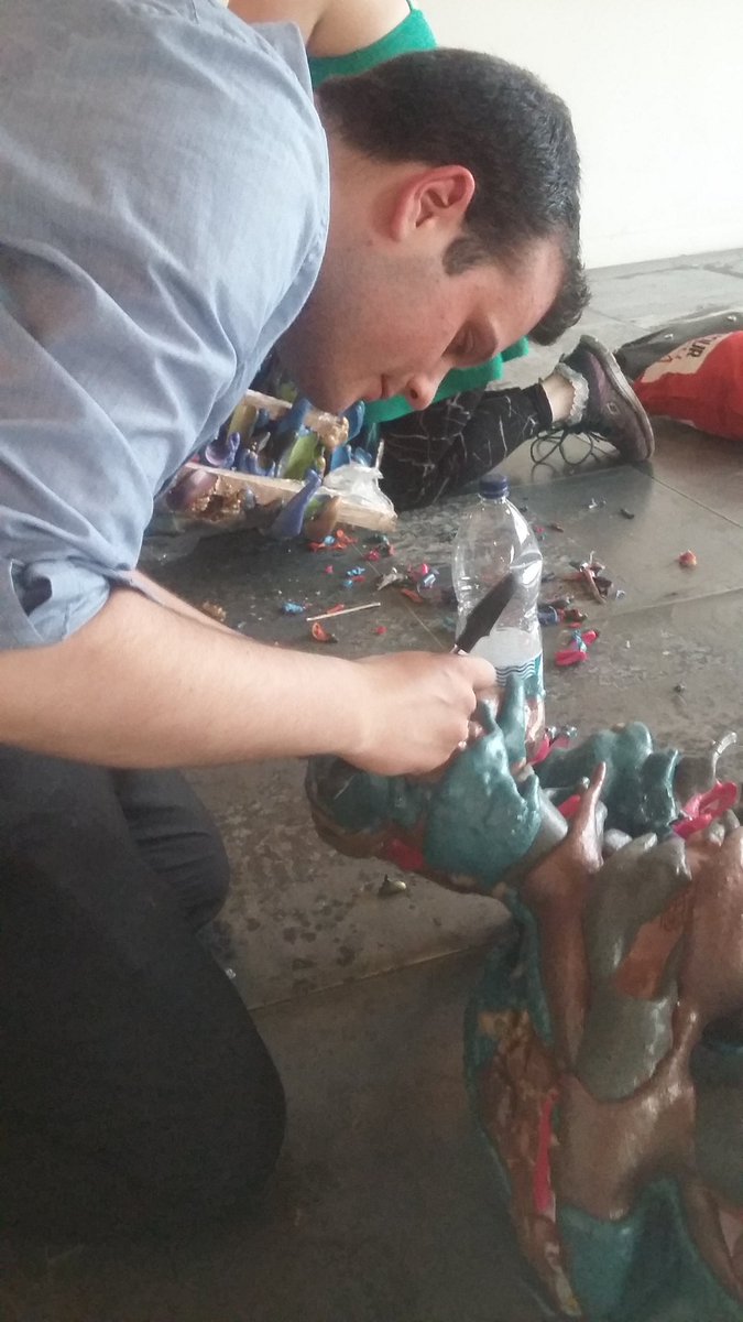 crossartsco's tweet photo. Great end to a Get In - Actor popping balloons. With scissors. #alivinggallery #getin @WeAreUglyDuck @RepublicLDN https://t.co/koTb9BVkQz