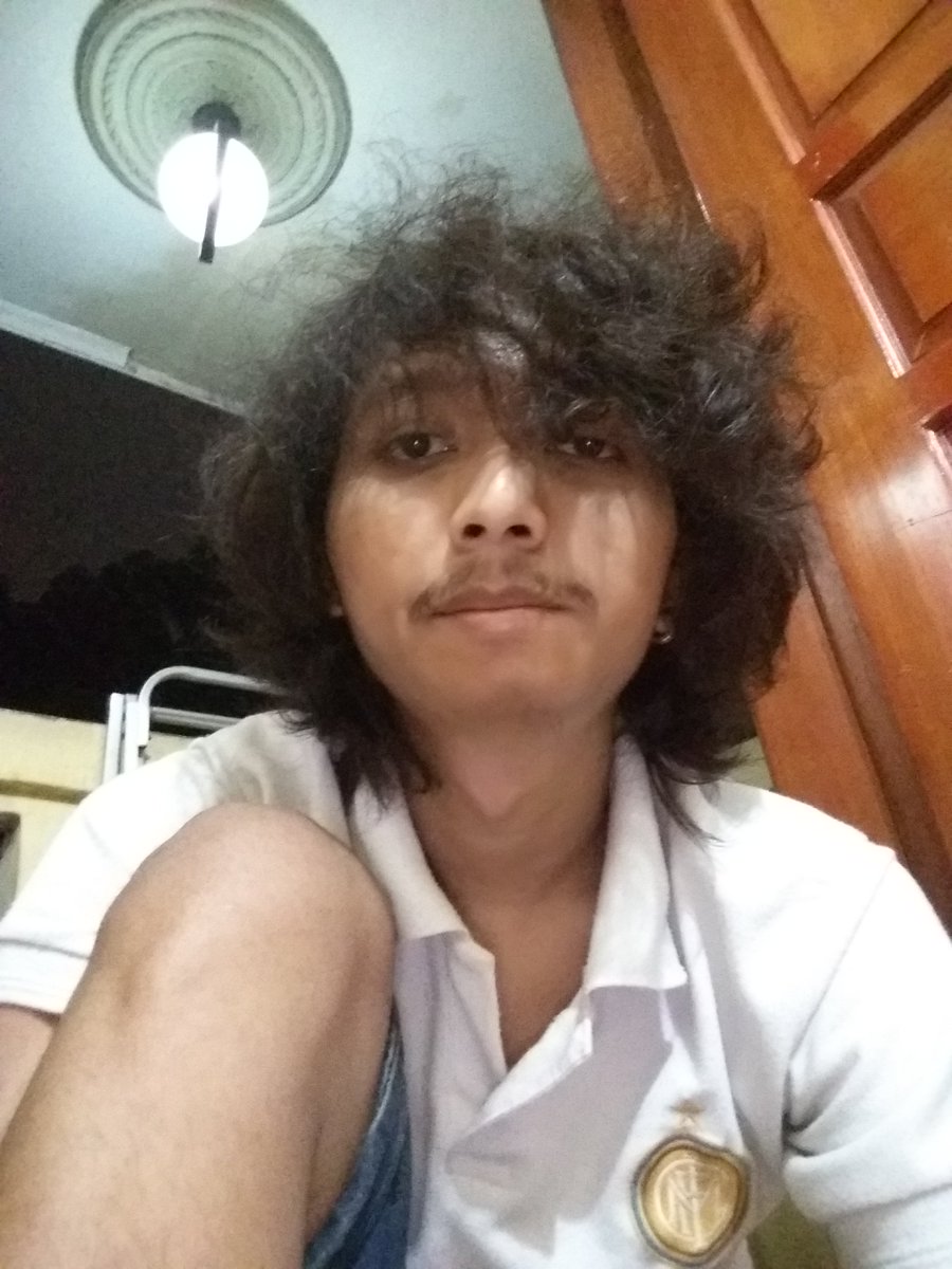 adi_setiawan1's tweet photo. ekspresi gue saat ada kabar Chelsea Islan jadian sama Bastian (kue arisan) , padahal masih mending gua https://t.co/0nRjC7gSxr