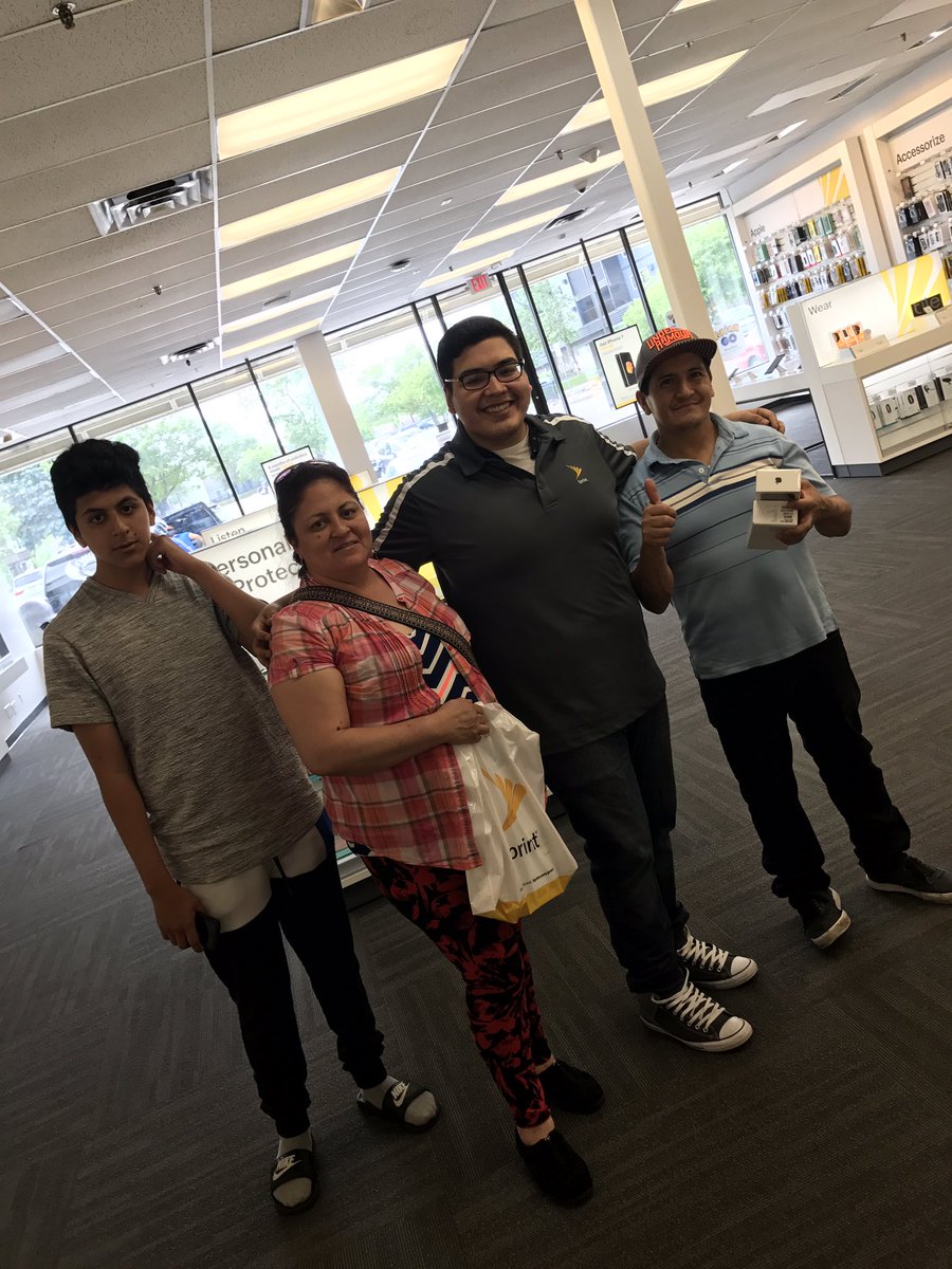 Day 1 with Sprint!! #WCTA #BITW @DCalzone77 <a href="/TeamTNT/">THE_TNT_TEAM</a> <a href="/JGSprintWest/">JGSprintWest</a>