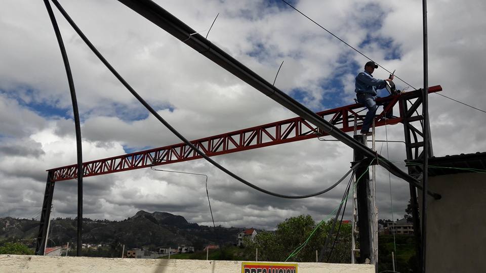 IntegraTech17's tweet photo. Colocación de luminarias, instalaciones eléctricas domésticas e industriales garantizadas. #IntegraTech https://t.co/QgiivfJ2OI