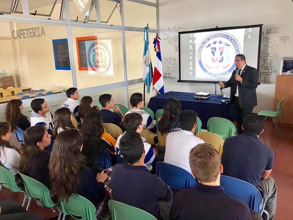 ElicFernandez's tweet photo. Programa de Promoción Turística y Cultural de RD en Universidades y Centros Educativos Públicos y Privados de Guatemala. Colegio SEK. https://t.co/rsqPv4o6vz