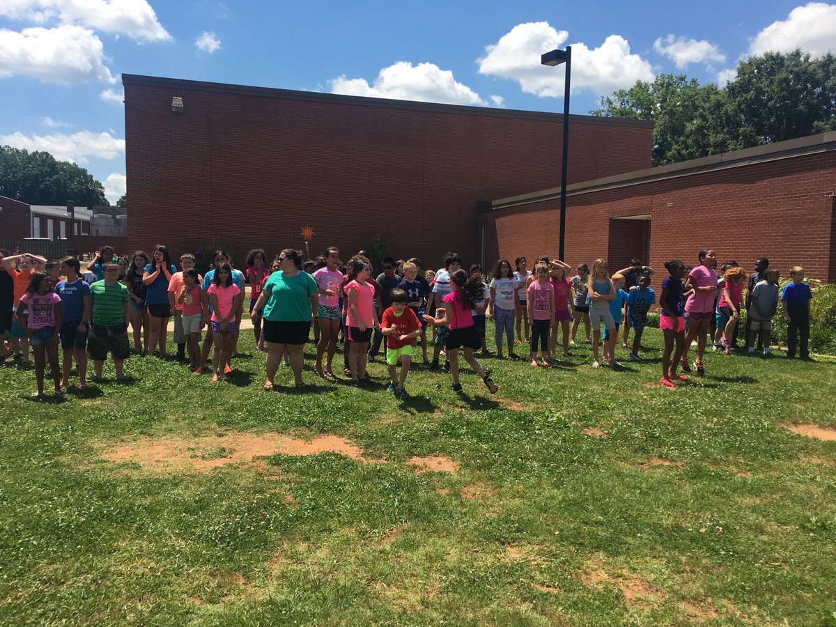 blwright2nd's tweet photo. Water/relay day to finish out fourth grade! @sedgegardenpta_ @SedgeGardenES #4thgraderocks #almostfifthgraders https://t.co/HAB1bTuWmX