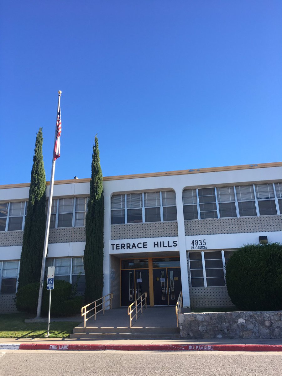 LyonsLaLeona7's tweet photo. @ELPASO_ISD TERRACE HILLS TROJANS UP EARLY &amp; READY TO READ! 📚Thank you, Mr Givens. https://t.co/QAp3OtMYVn
