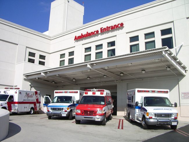 UCSF_IHPS's tweet photo. Why are #emergencyroom visit rates increasing? Dr @ReneeYHsia discusses the reasons on @KPCC radio with @LarryMantle https://t.co/VByT4i6ToH https://t.co/hWvQblAG03