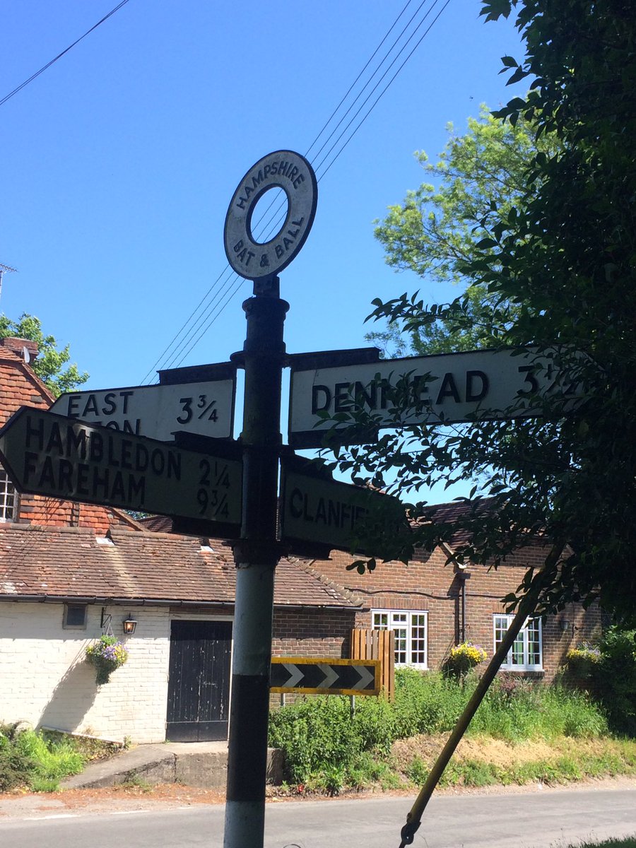 batandball_'s tweet photo. All roads lead to the bat and ball #batandball #Fullers #openallday #Hampshire https://t.co/5IowqeU0Qa