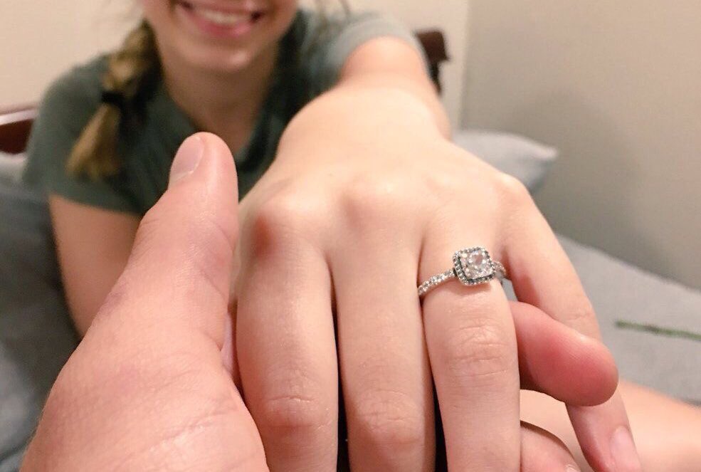 this girl tweet media