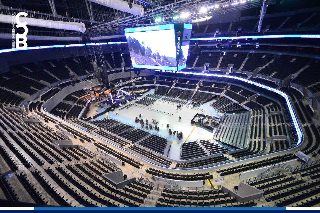 BereaInter's tweet photo. Gran faena por preparativos en la Arena CDMX.

#LLDM
#GiraUniversal2017 https://t.co/EW29nNy2P2