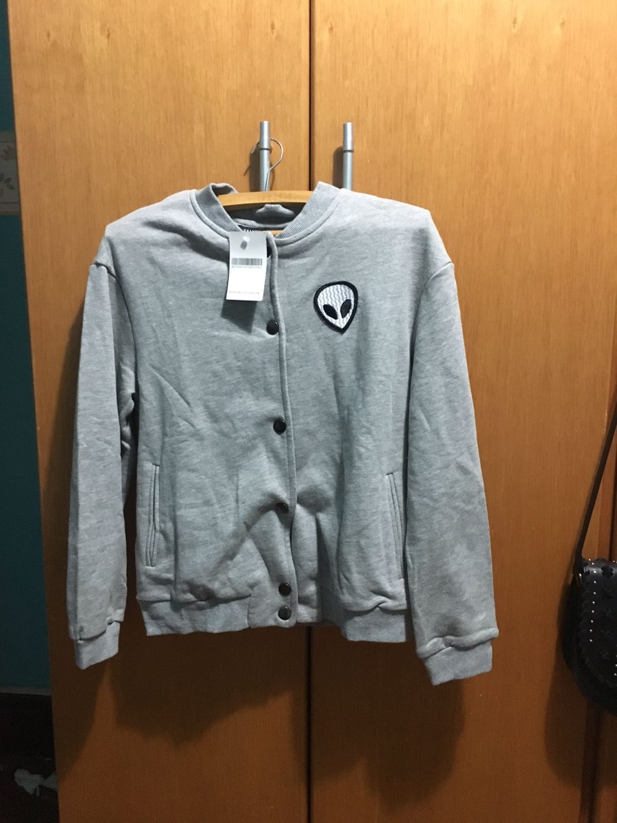 casaco cinza que é de outro planeta 👽
a piada é ruim mas o produto é legal: bit.ly/2reV3pp