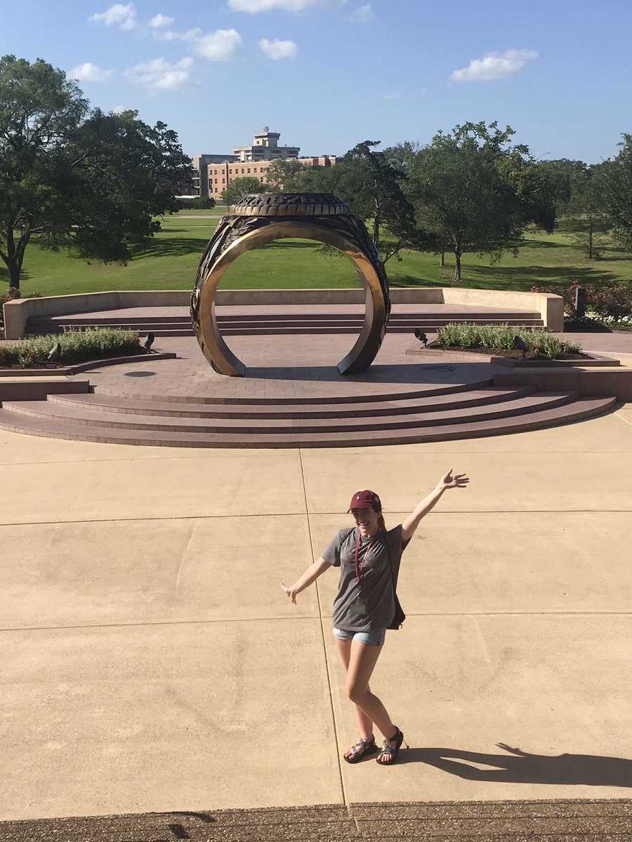 lexim98's tweet image. Just me enjoying some of aggieland's finest photo ops☺️ here's to the next 4 years !