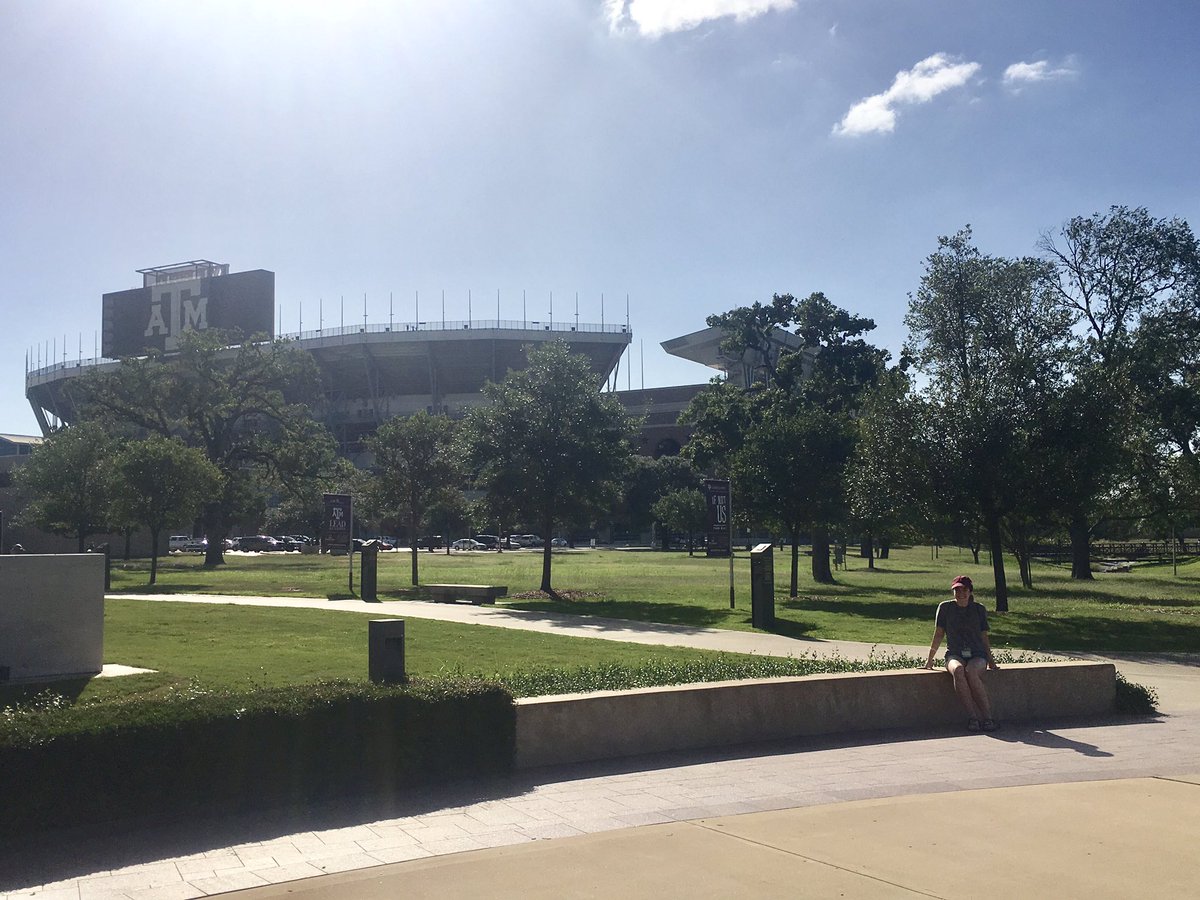 lexim98's tweet image. Just me enjoying some of aggieland's finest photo ops☺️ here's to the next 4 years !