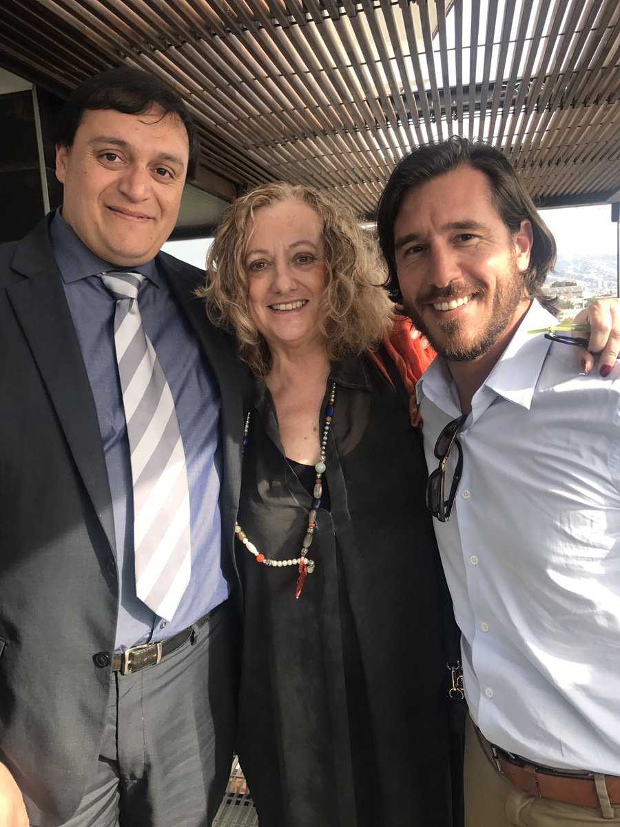 Aquí estamos. Con el nuevo Doctor <a href="/jvera_vega/">jaime vera vega</a> . Un discípulo más de nuestra gran maestra común Mirentxu Corcoy. Un momento inolvidable.