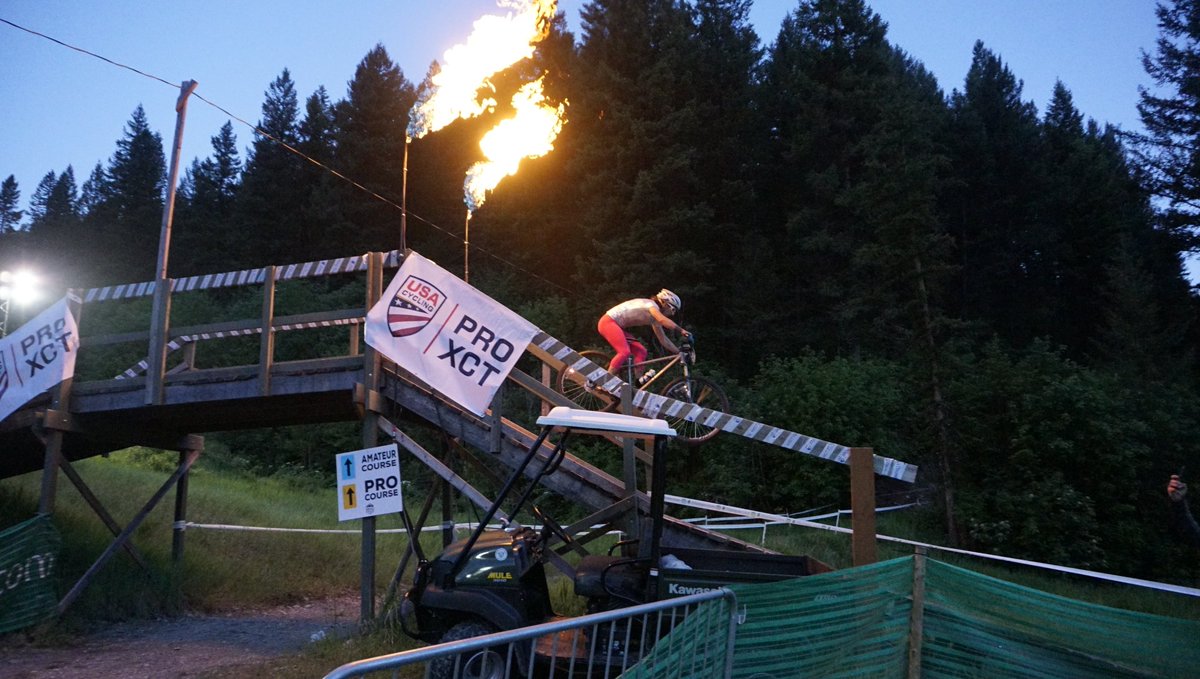 "Latern Rouge" is our single speed race. It goes as long as a road flare burns! "Rowdy"
 📷Peter Leclaire
#mtb #mountainbike #mslaxc