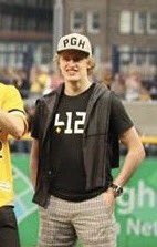 PenguinsJesus's tweet photo. When you realize everyone else is taking a picture so you'll just take in the moment and have your buddy text you his picture https://t.co/Tdw0mPSqZ5