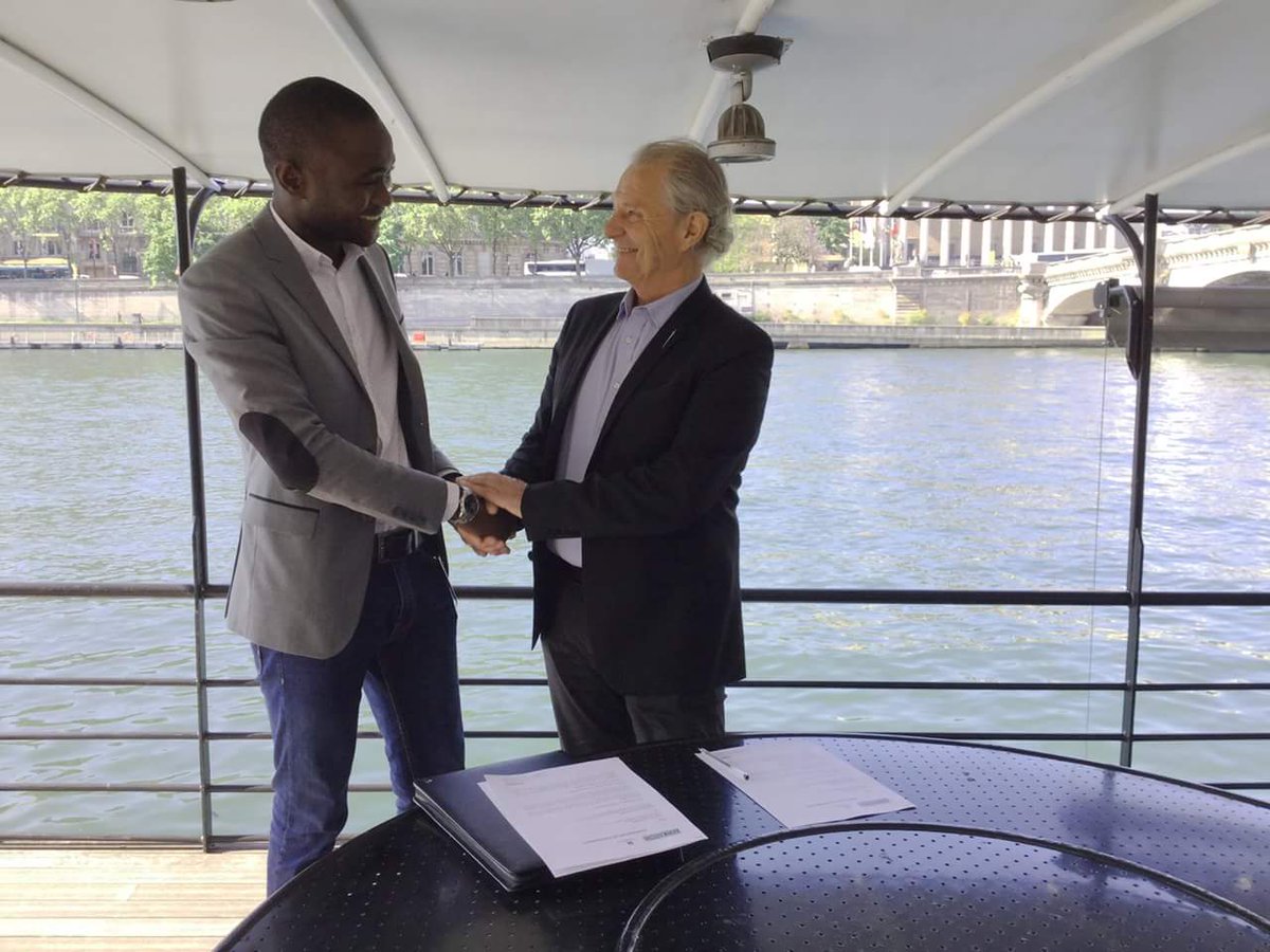 AFRIKArchi's tweet photo. Convention de partenariat signée entre @AFRIKArchi &amp; la @FondationJR  dans le cadre des concours que les deux institutions organisent. https://t.co/6pVhcrfwLY
