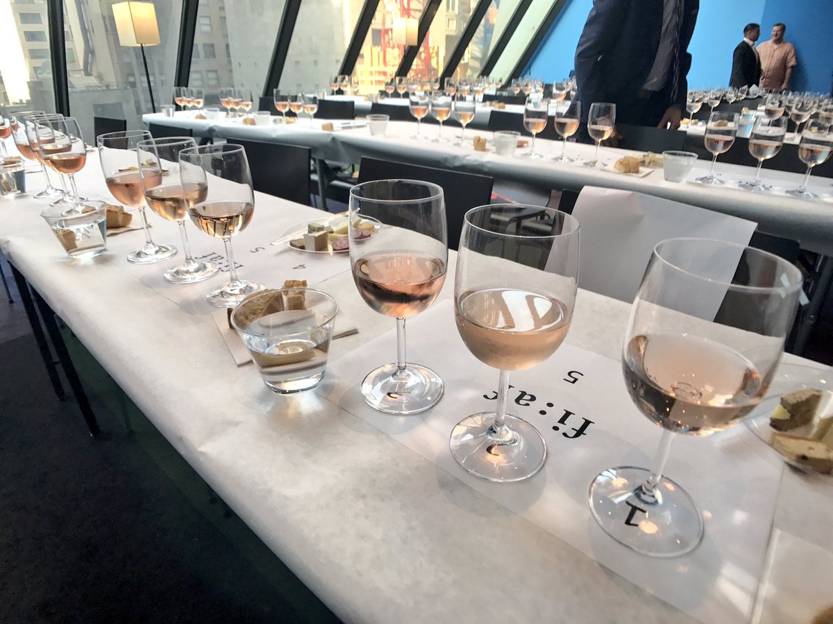 Another beautiful night at the Wine Tour de France <a href="/FIAFNY/">クリマニ</a>!Sipping sun-kissed sips from Southern France led by <a href="/JoeCz/">Joe Czerwinski</a> #fiafny #roseallday