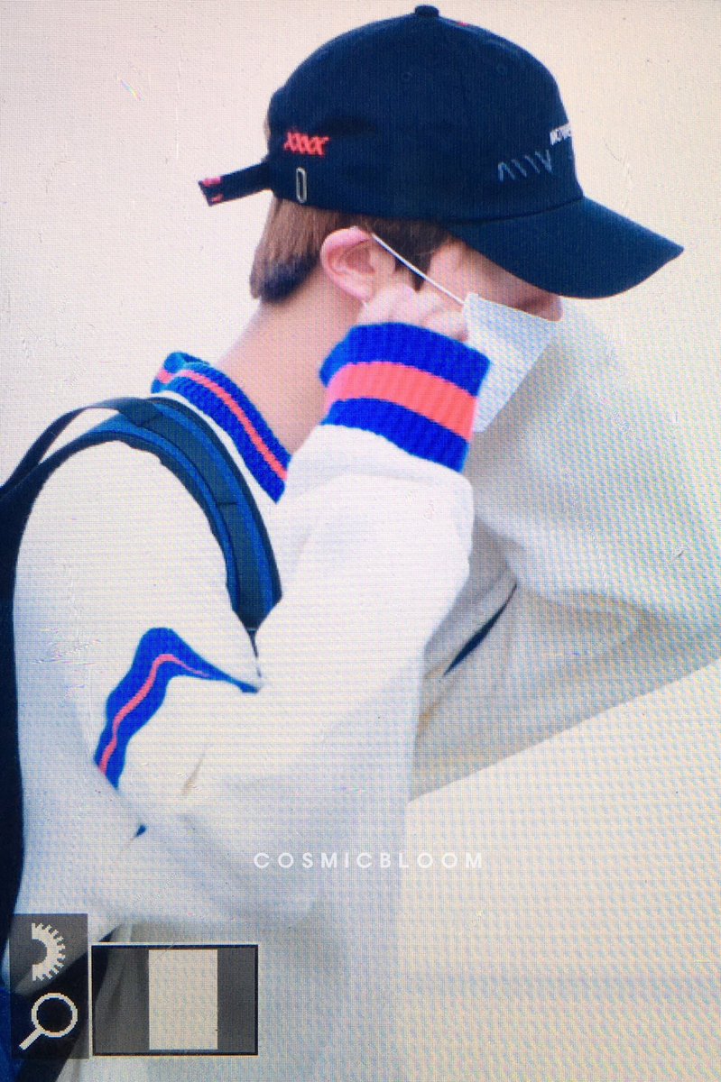 921204net's tweet photo. 170614 인천공항 출국 #석진 #진 @BTS_twt 오늘의 석진 'ㅅ')/ https://t.co/sikxDwZrvR