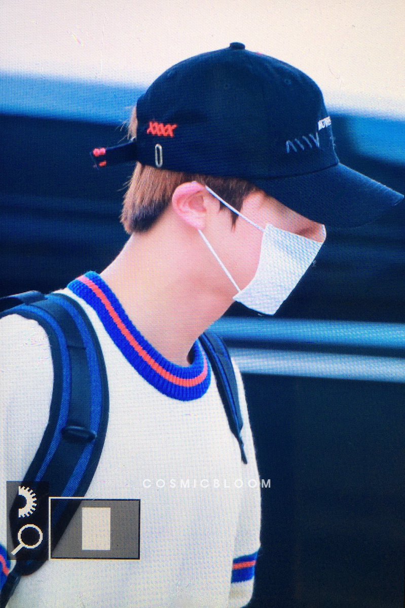 921204net's tweet photo. 170614 인천공항 출국 #석진 #진 @BTS_twt 오늘의 석진 'ㅅ')/ https://t.co/sikxDwZrvR