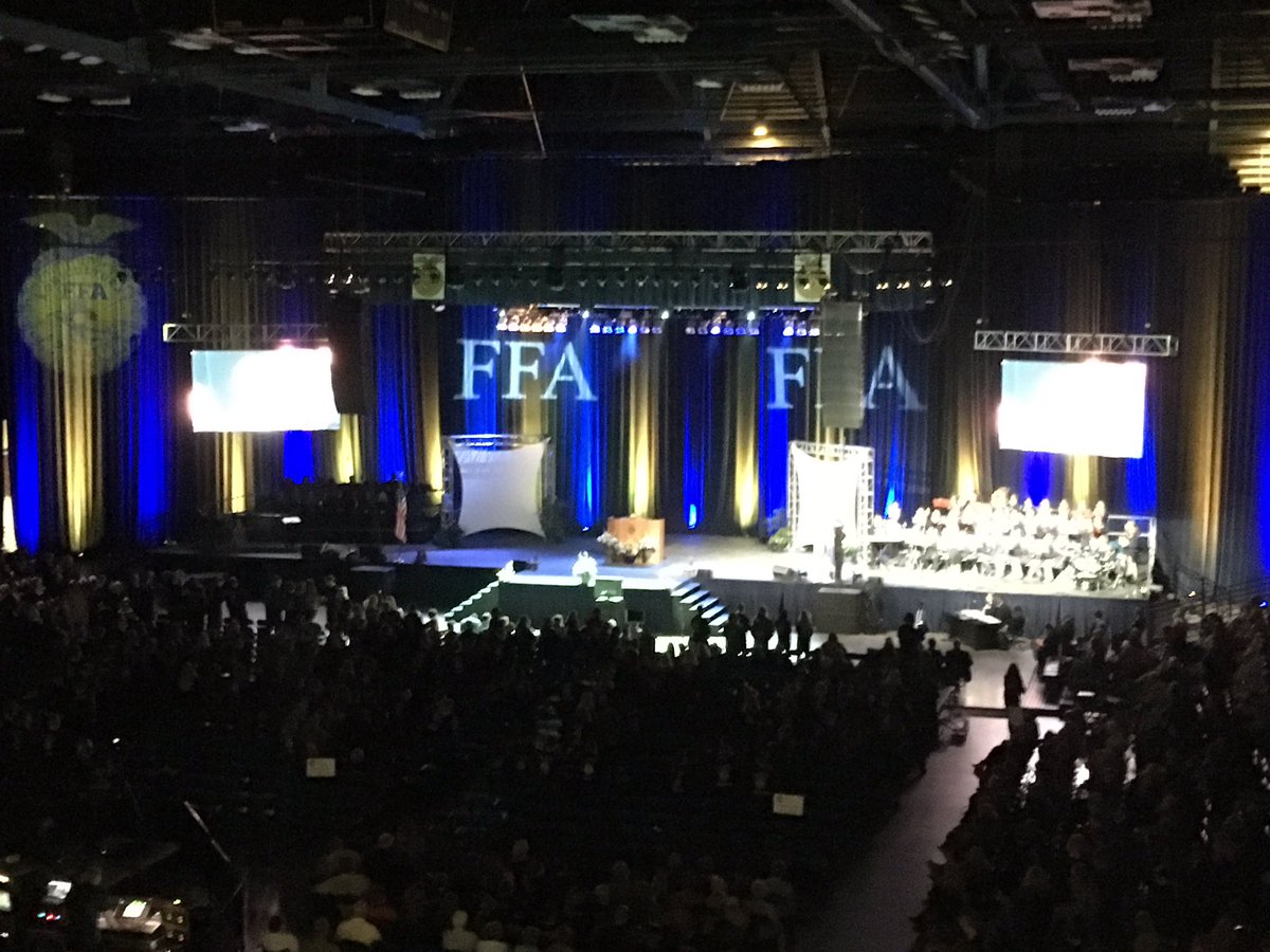 OkawvilleFFA's tweet photo. Session 2 - @mal10u will be recognized as a Growmark Essay State Finalist and Top Five Section Reporter. #ilconv17 https://t.co/fyWQRnLgAs