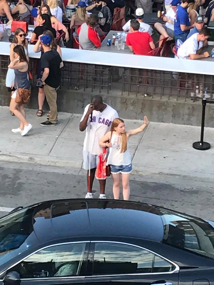 KiSS925's tweet image. Woman sees blind man struggling to hail a cab, she approaches him &amp;amp; helps him hail one down. Love this. (Photo Cred: Ryan Hamilton)