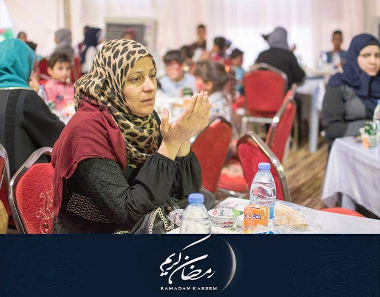 HelpingHandUSA's tweet image. Dear sister your eyes speak volumes; may your pain and suffering be alleviated. #TheyNeedOurHelp #RamadanOfHope hhrd.org/Ramadan