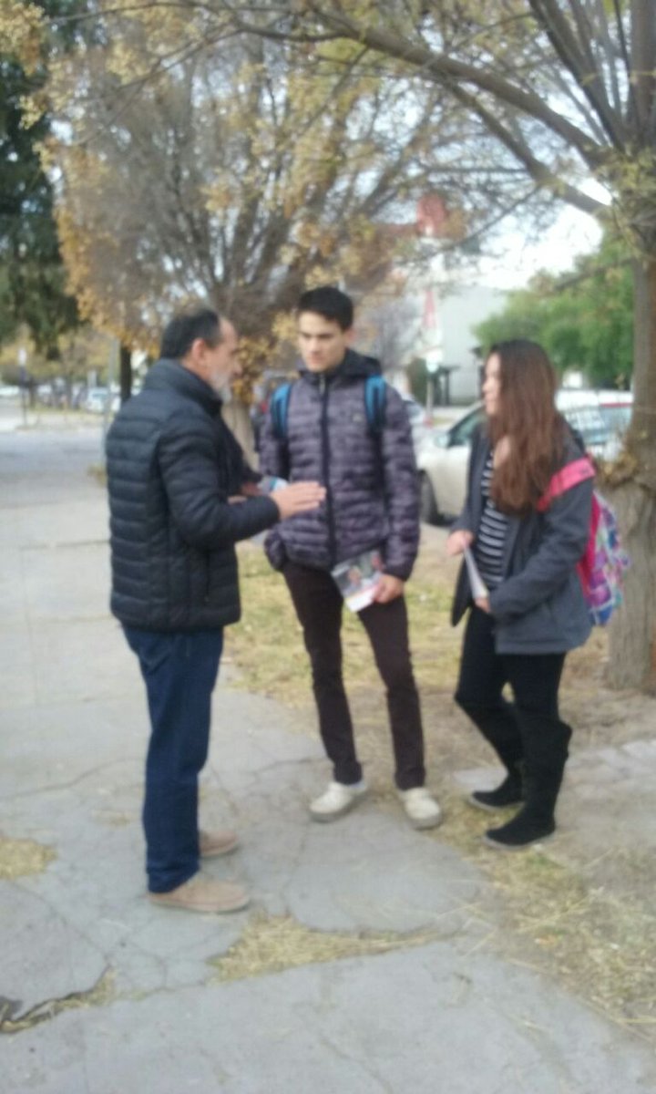 VeroLapilover's tweet image. #David2017
Hoy recorrimos el Bo.Centro, escuchamos a los vecinos y entregamos 800 folletos.
#CambiandoJuntos