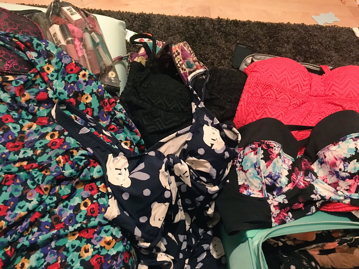 MissLauraElena's tweet image. OMG am I REALLY packing 5 different bathing suits? #ImOutOfControl #SomeoneHelpMe
